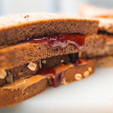 Sándwich de mantequilla de maní y mermelada
